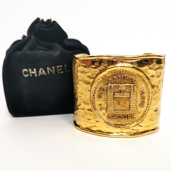 *sold* Vintage Chanel 1990-91 gold tone cuff bracelet, 31 rue Cambon designer - Picture 2 of 9
